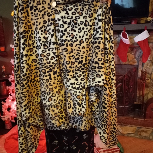 Cozy Wrap Cat Hooded Leopard Print Snuggle Adult Wearable Blanket Sloungy Fleece - Picture 9 of 11